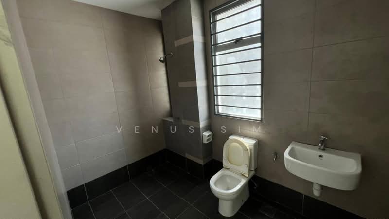 Rumah Teres 2 Tingkat untuk Disewa di Bandar Rimbayu (Telok Panglima Garang) - Venus Sim - Bathroom - PropertyGuru.com.my