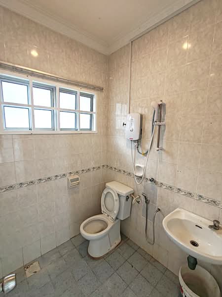 Rumah Banglo untuk Disewa di Taman Rasah Kemayan (Rasah) - Lex How - Bathroom - PropertyGuru.com.my