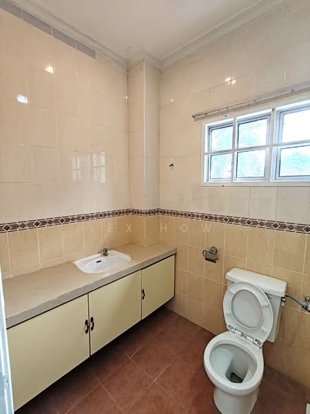 Rumah Banglo untuk Disewa di Taman Rasah Kemayan (Rasah) - Lex How - Bathroom - PropertyGuru.com.my