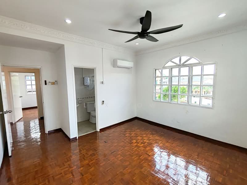 Rumah Banglo untuk Disewa di Taman Rasah Kemayan (Rasah) - Lex How - Bathroom - PropertyGuru.com.my
