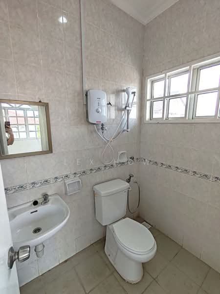 Rumah Banglo untuk Disewa di Taman Rasah Kemayan (Rasah) - Lex How - Bathroom - PropertyGuru.com.my
