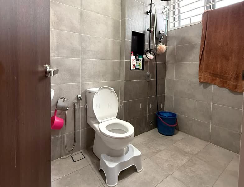 Semi-Detached House for Sale in Bandar Kinrara Seksyen 8 (Bandar Kinrara) - Danny Lee - Bathroom - PropertyGuru.com.my