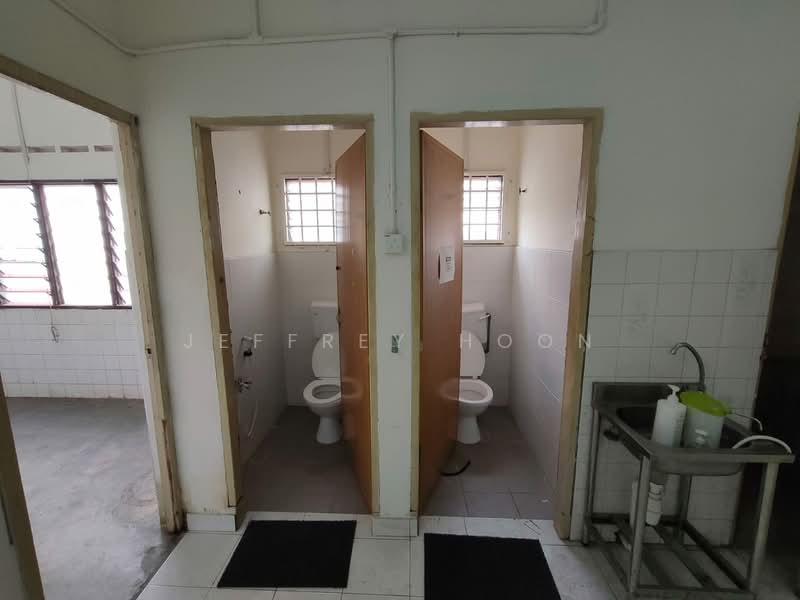 Kedai untuk Disewa di Sea Park (Petaling Jaya) - Jeffrey Hoon - Bathroom - PropertyGuru.com.my