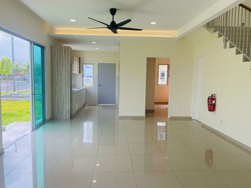 Rumah Teres 2 Tingkat untuk Dijual di Semenyih (Selangor) - Jiew Tin Ho - Living Room - PropertyGuru.com.my