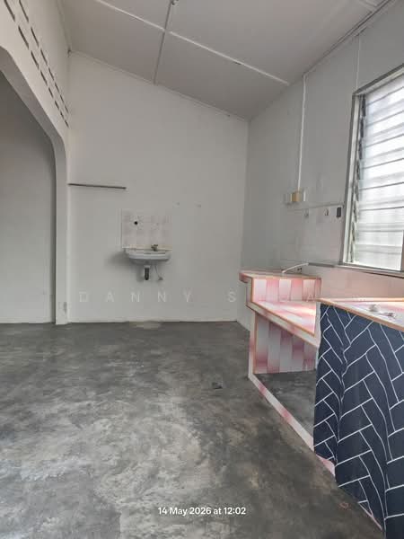 Rumah Teres 1 Tingkat untuk Disewa di Taman Desa (Mantin) - Danny Shoa - Kitchen - PropertyGuru.com.my