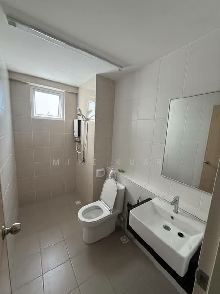Kondominium untuk Disewa di Havana Beach Residences - Mike Kuar - Bathroom - PropertyGuru.com.my