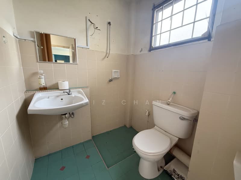 Pangsapuri untuk Disewa di Aman Puri Apartment - Eliz Chan - Bathroom - PropertyGuru.com.my