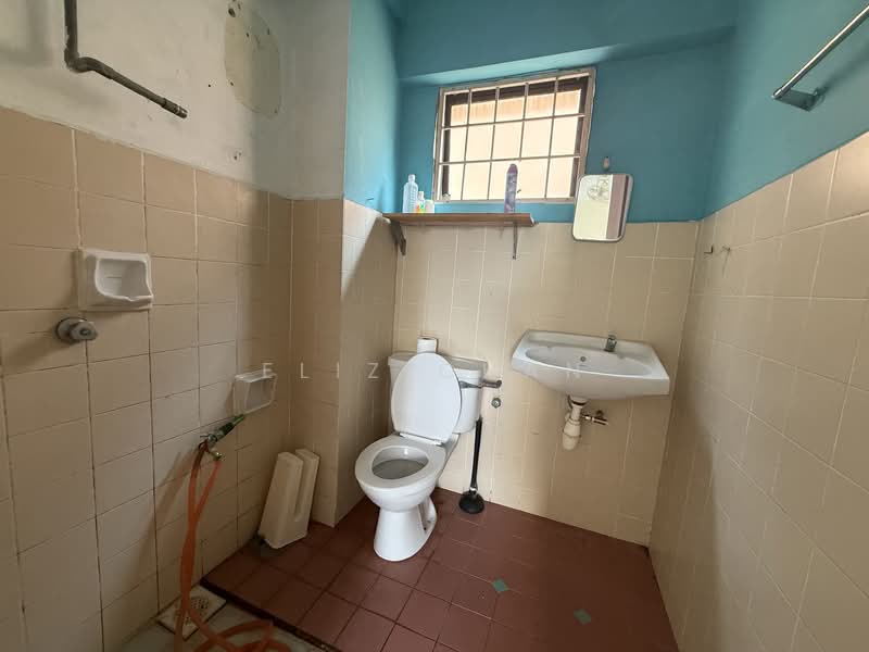 Pangsapuri untuk Disewa di Aman Puri Apartment - Eliz Chan - Bathroom - PropertyGuru.com.my