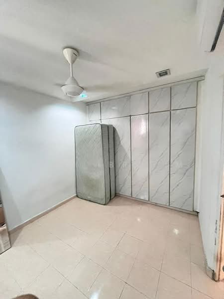 Pangsapuri untuk Dijual di Rampai Court - Azli Ibrahim - Bedroom - PropertyGuru.com.my
