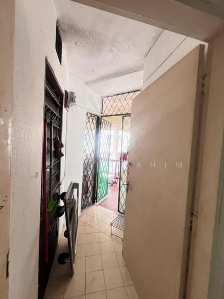 Pangsapuri untuk Dijual di Rampai Court - Azli Ibrahim - Corridor - PropertyGuru.com.my