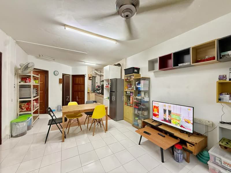 Pangsapuri untuk Dijual di Rampai Court - Azli Ibrahim - Living Room - PropertyGuru.com.my