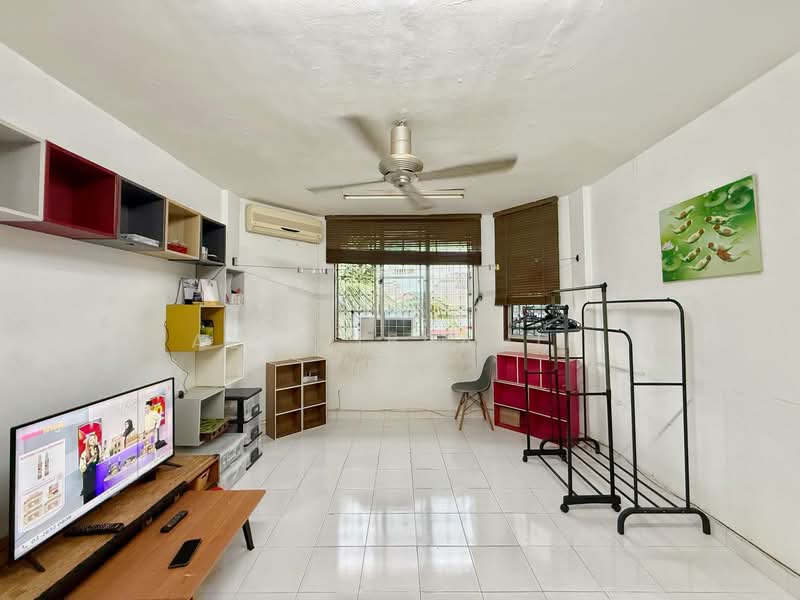 Pangsapuri untuk Dijual di Rampai Court - Azli Ibrahim - Living Room - PropertyGuru.com.my