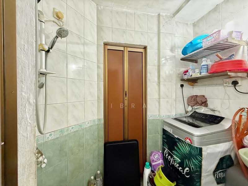 Pangsapuri untuk Dijual di Rampai Court - Azli Ibrahim - Bathroom - PropertyGuru.com.my
