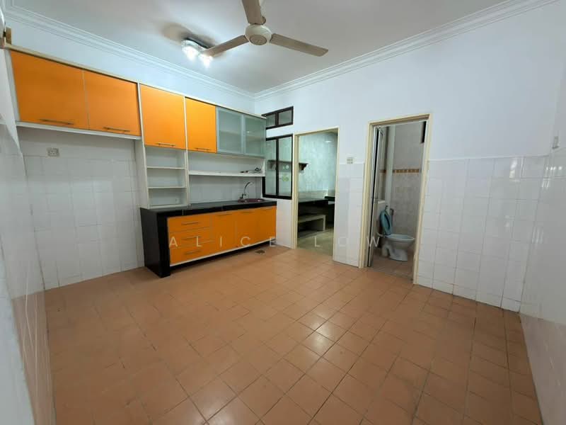 2-storey Terraced House for Sale in Saujana Damansara (Damansara Damai) - Alice Low - Kitchen - PropertyGuru.com.my