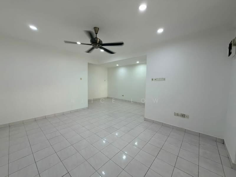 2-storey Terraced House for Sale in Saujana Damansara (Damansara Damai) - Alice Low - Living Room - PropertyGuru.com.my