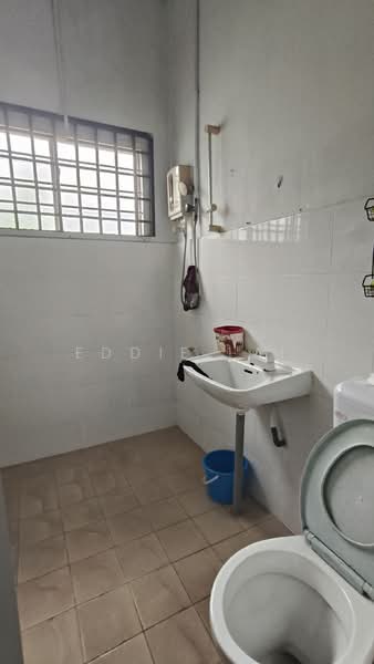 Rumah Banglo untuk Dijual di Taman Century (Johor Bahru) - Eddie Lai - Bathroom - PropertyGuru.com.my