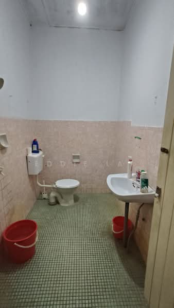 Rumah Banglo untuk Dijual di Taman Century (Johor Bahru) - Eddie Lai - Bathroom - PropertyGuru.com.my