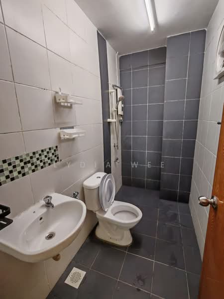 Pangsapuri untuk Disewa di Zennith Suites (Pangsapuri Kebun Teh) - Lydia Wee - Bathroom - PropertyGuru.com.my