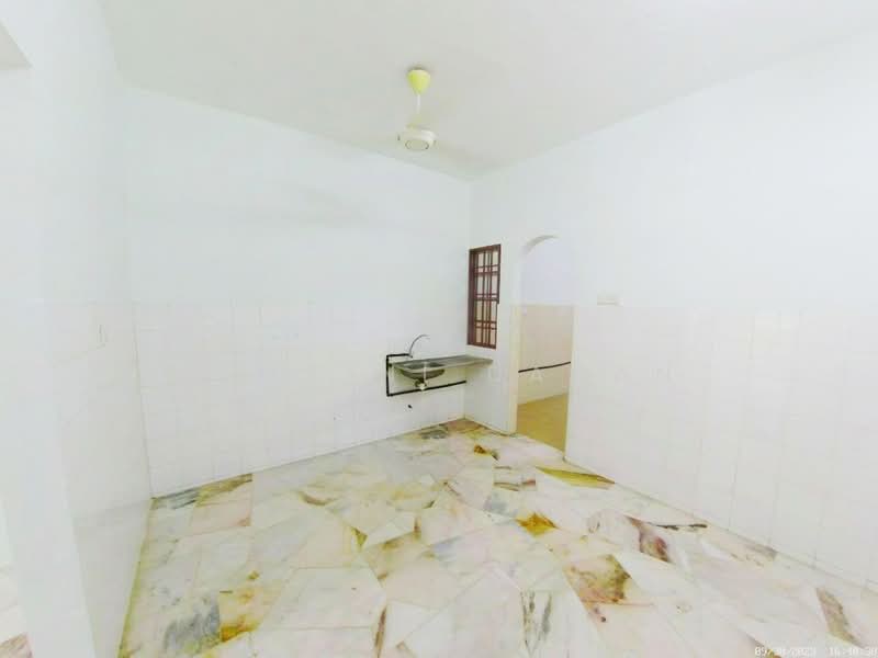 Rumah Teres 2 Tingkat untuk Dijual di Bandar Putra Permai (Seri Kembangan) - Noraini Dahan - Kitchen - PropertyGuru.com.my
