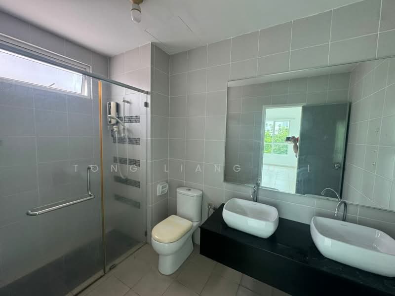 Condominium for Sale at Fiera Vista - Tong Liang Ooi - Bathroom - PropertyGuru.com.my
