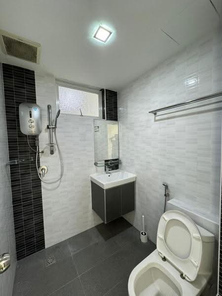 Condominium for Sale at D'Piazza - Eric Cheah - Bathroom - PropertyGuru.com.my