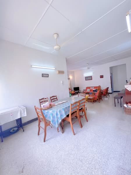 Rumah Banglo untuk Disewa di Seksyen 17 (Petaling Jaya) - Hor Yan - Dining Room - PropertyGuru.com.my