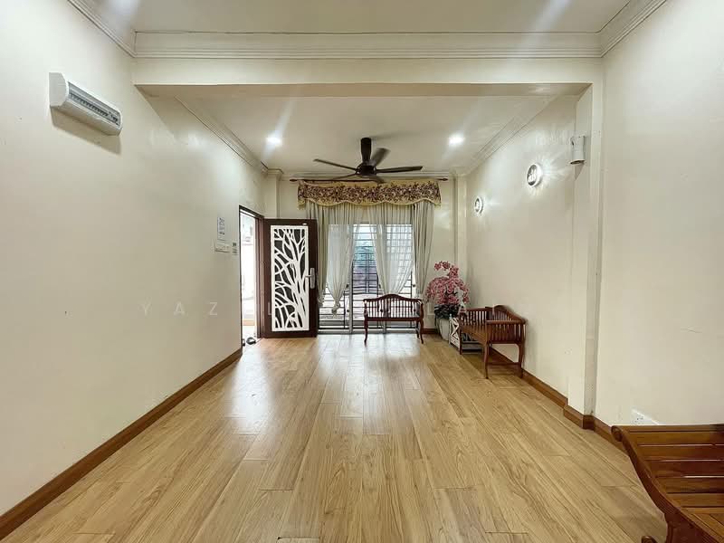 Rumah Berkembar untuk Dijual di Shah Alam (Selangor) - Yazila Sulaimi - Living Room - PropertyGuru.com.my