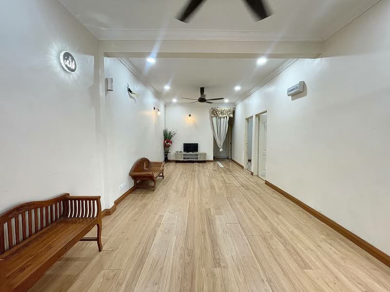 Rumah Berkembar untuk Dijual di Shah Alam (Selangor) - Yazila Sulaimi - Living Room - PropertyGuru.com.my