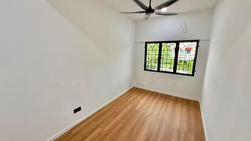 Rumah Teres 2 Tingkat untuk Dijual di Seksyen 2, Taman Kinrara (Puchong) - Azli Ibrahim - Bedroom - PropertyGuru.com.my