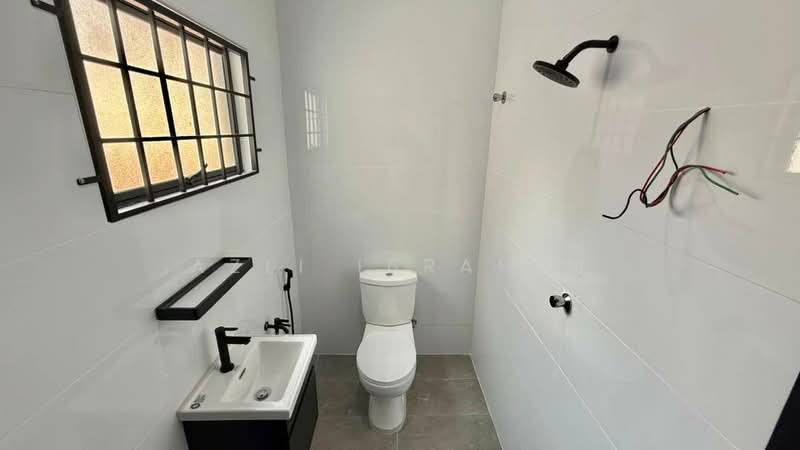 Rumah Teres 2 Tingkat untuk Dijual di Seksyen 2, Taman Kinrara (Puchong) - Azli Ibrahim - Bathroom - PropertyGuru.com.my