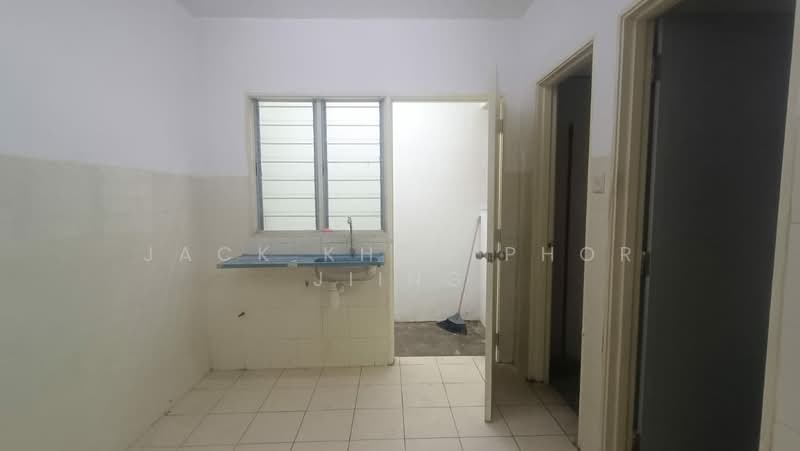 Pangsapuri untuk Dijual di Pangsapuri Sentosa - Jack Khor Phor Jiing - Kitchen - PropertyGuru.com.my