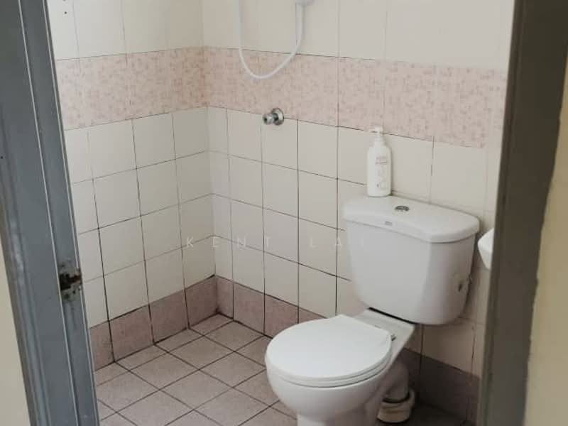 Apartment for Sale at Desa Alor Vista - Kent Lai - Bathroom - PropertyGuru.com.my