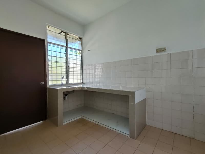 2-storey Terraced House for Sale in Rawang (Selangor) - SK Luk - Kitchen - PropertyGuru.com.my
