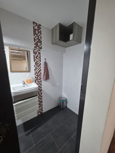 Servis Apartment untuk Dijual di Empire Subang - Roy Khaw - Bathroom - PropertyGuru.com.my