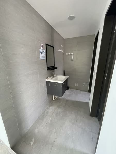 Kedai untuk Disewa di Bandar Rimbayu (Telok Panglima Garang) - Denice Ng - Bathroom - PropertyGuru.com.my