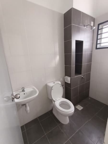 Rumah Teres 2 Tingkat untuk Disewa di Setia Ecohill (Semenyih) - CK Law - Bathroom - PropertyGuru.com.my