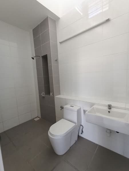 Rumah Teres 2 Tingkat untuk Disewa di Setia Ecohill (Semenyih) - CK Law - Bathroom - PropertyGuru.com.my