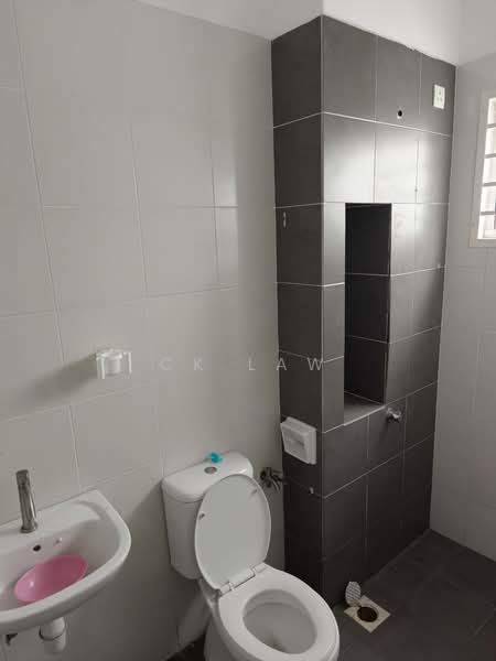 Rumah Teres 2-Tingkat untuk Disewa di Setia Ecohill (Semenyih) - CK Law - Bathroom - PropertyGuru.com.my