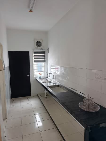 Rumah Teres 2 Tingkat untuk Disewa di Setia Ecohill (Semenyih) - CK Law - Kitchen - PropertyGuru.com.my