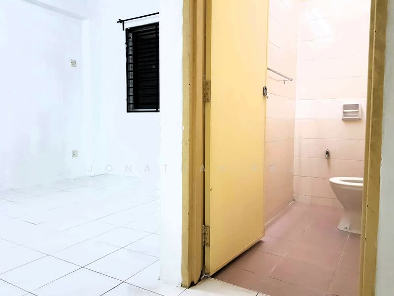 Apartment for Sale at Pangsapuri Carmila - Jonathan Raj - Bathroom - PropertyGuru.com.my