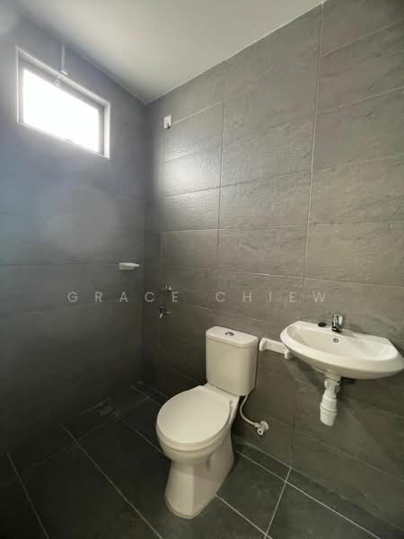 2-storey Terraced House for Rent in Taman Bestari Indah (Ulu Tiram) - Grace Chiew - Bathroom - PropertyGuru.com.my