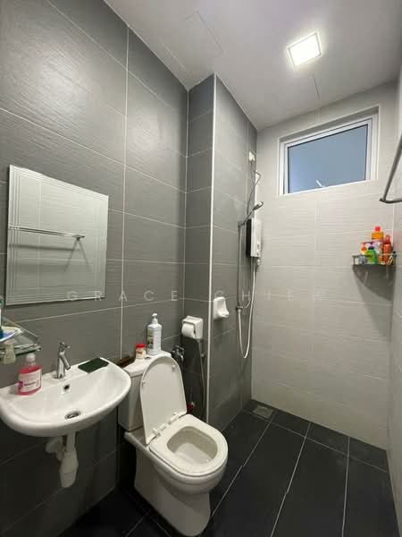 Servis Apartment untuk Disewa di THE SENAI GARDEN (PANGSAPURI IMPIAN SENAI) - Grace Chiew - Bathroom - PropertyGuru.com.my