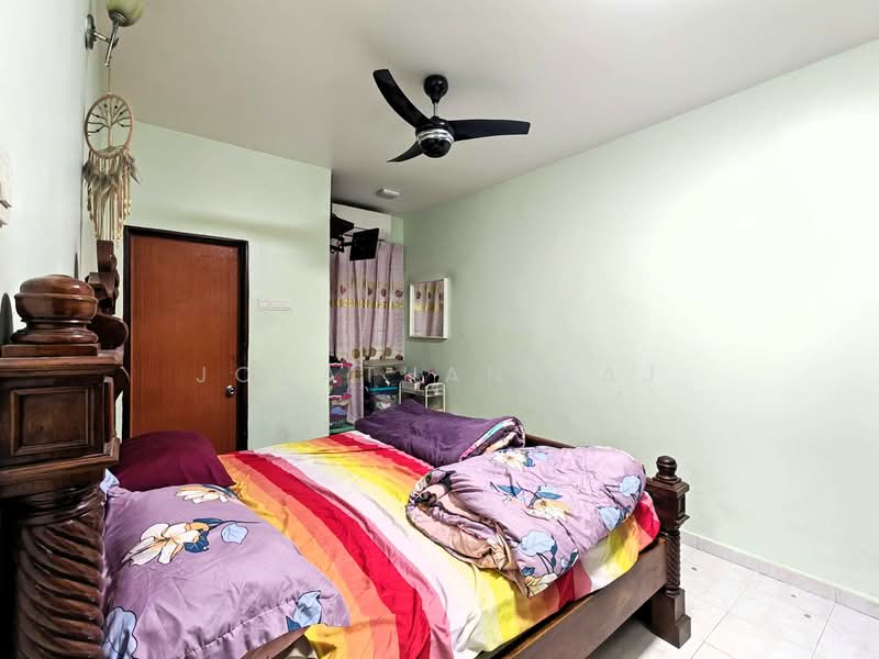 1-storey Terraced House for Sale in Taman Sri Muda (Shah Alam) - Jonathan Raj - Bedroom - PropertyGuru.com.my