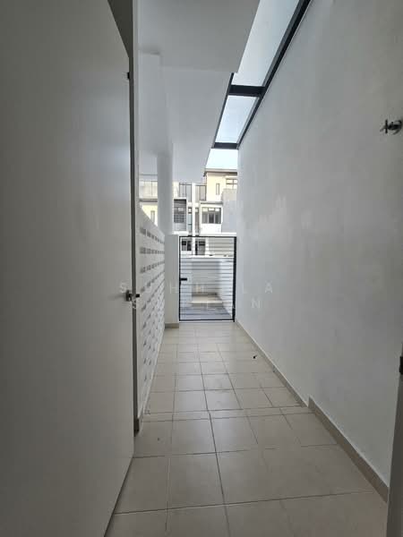 Rumah Berkembar untuk Dijual di Presint 12 (Putrajaya) - Suhhila Supian - Entrance - PropertyGuru.com.my