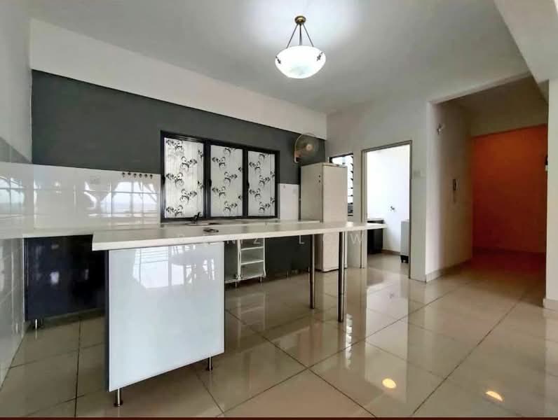 Servis Apartment untuk Dijual di SetiaWalk - Benz Low - Kitchen - PropertyGuru.com.my