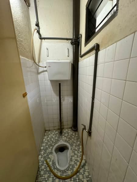 Rumah Teres 1 Tingkat untuk Disewa di Taman Kepong (Kepong) - Kelven Tan - Bathroom - PropertyGuru.com.my