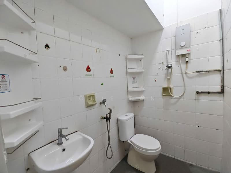 Rumah Teres 1 Tingkat untuk Disewa di Taman Daya (Johor Bahru) - Louis Tan - Bathroom - PropertyGuru.com.my
