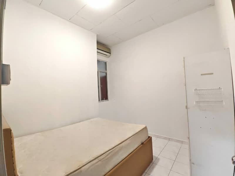 Rumah Teres 1 Tingkat untuk Disewa di Taman Daya (Johor Bahru) - Louis Tan - Bedroom - PropertyGuru.com.my