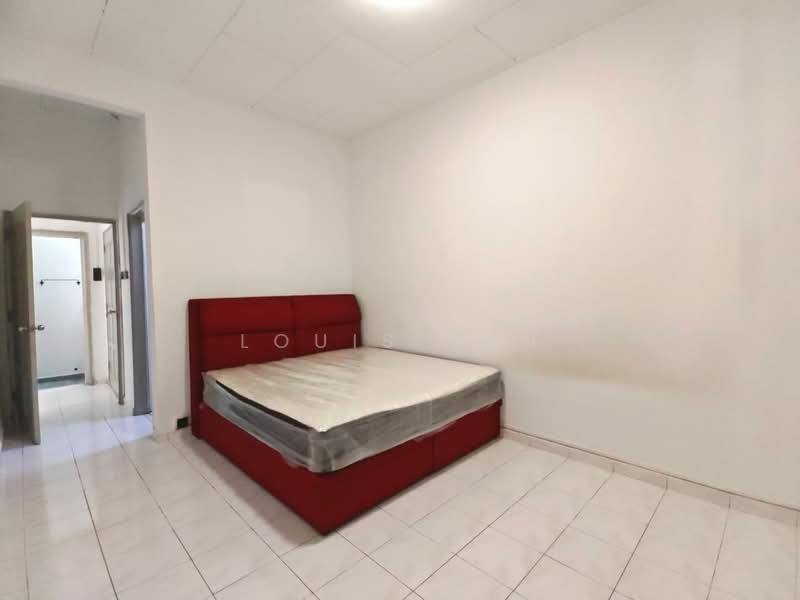 Rumah Teres 1 Tingkat untuk Disewa di Taman Daya (Johor Bahru) - Louis Tan - Bedroom - PropertyGuru.com.my