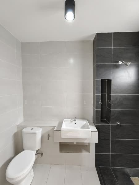 Semi-Detached House for Rent in Puncak Alam (Selangor) - Benson Lian - Bathroom - PropertyGuru.com.my